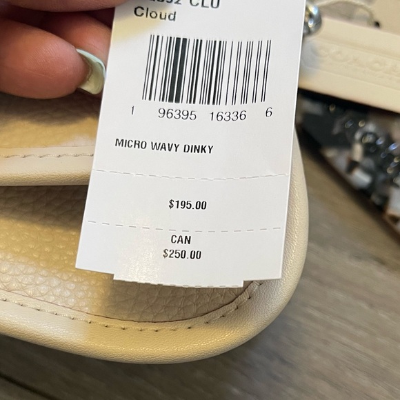 Coach Mini Wavy Dinky Bag in Coachtopia Leather - Picture 8 of 9